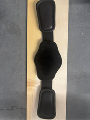 28” short girth in black with leather side pads and fleece middle pad