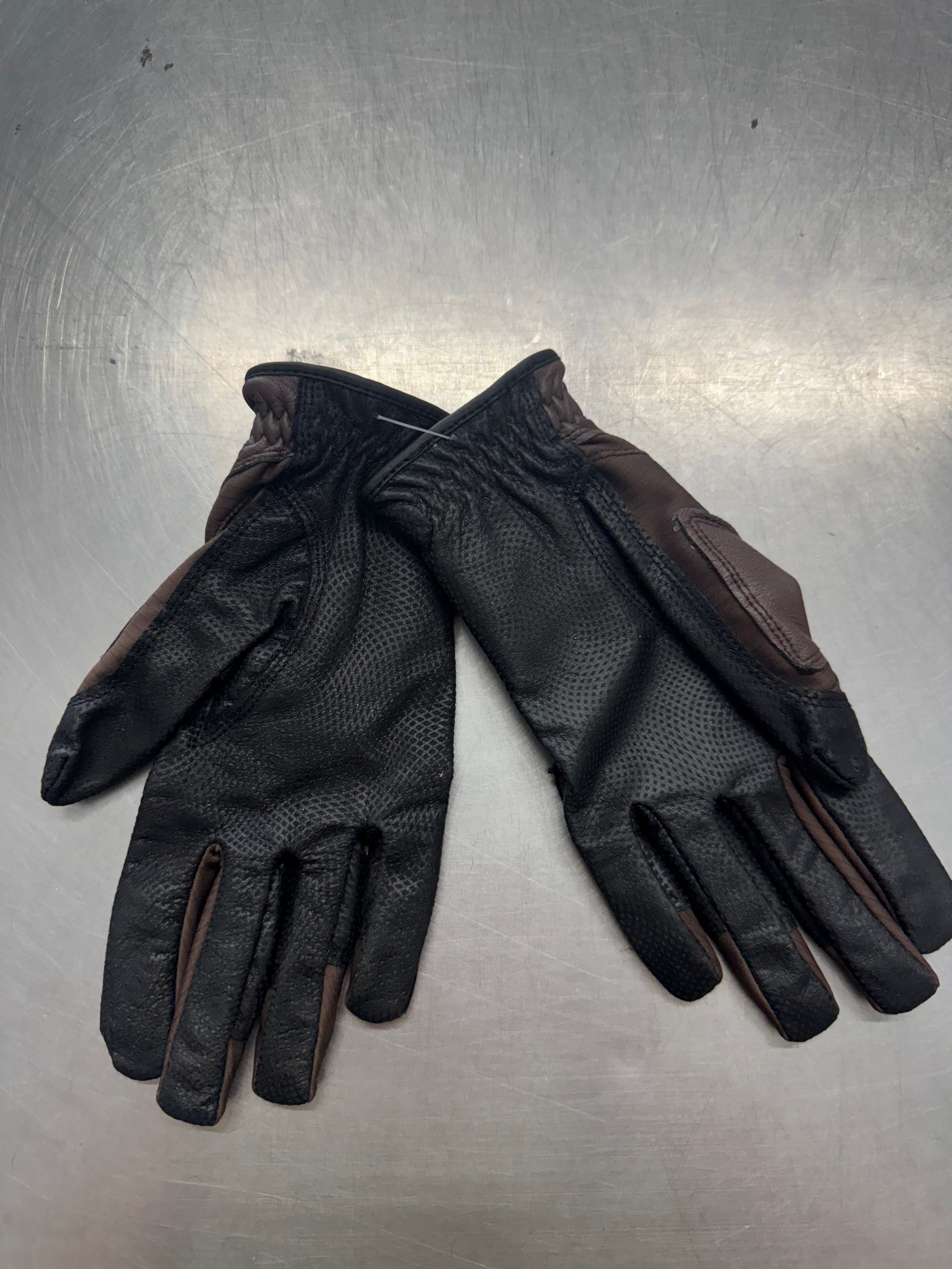 Small tackified gloves in brown